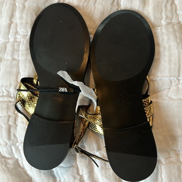 NWT Zara gold and black sandals - Picture 4 of 4